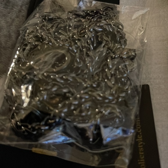 Bandolier SHEILA Pyramid Embossed Crossbody Bandolier in Black pewter 12Max pro - Picture 11 of 12